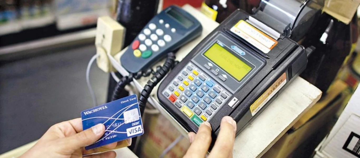 Διορθώσεις στο φορολογικό νομοσχέδιο: Τι αλλάζει με τις e-αποδείξεις για διαζευγμένους και εκπτώσεις ακινήτων;